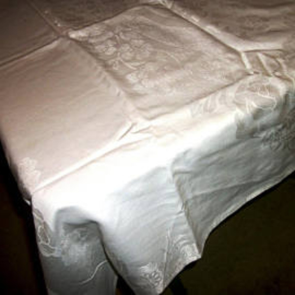 Vintage white damask tablecloth  60" x40" - Picture 1 of 3